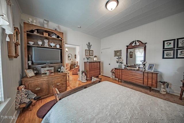 631 6th St, Newport, TN 37821