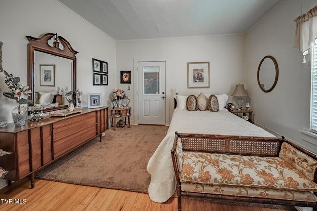 631 6th St, Newport, TN 37821