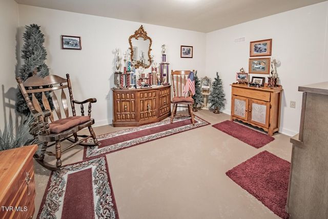 631 6th St, Newport, TN 37821