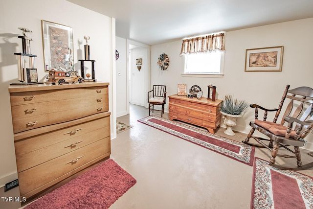 631 6th St, Newport, TN 37821