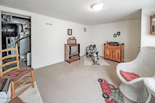 631 6th St, Newport, TN 37821