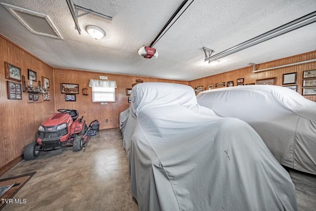 631 6th St, Newport, TN 37821