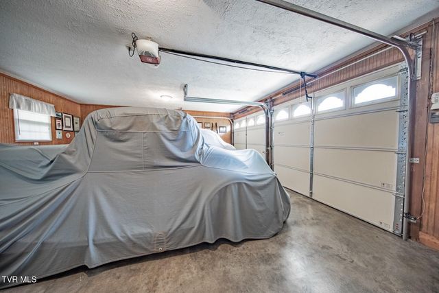 631 6th St, Newport, TN 37821