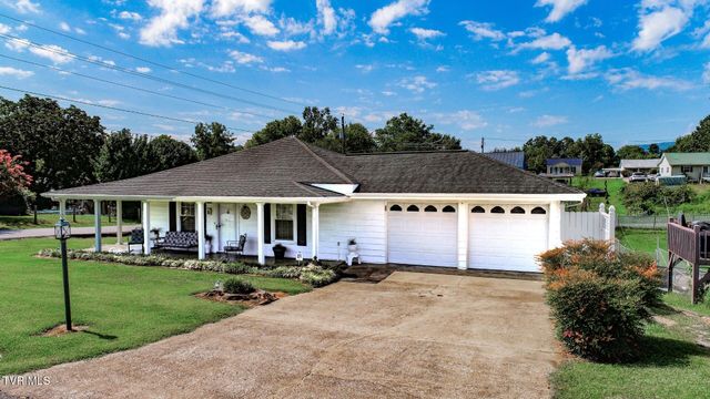 631 6th St, Newport, TN 37821