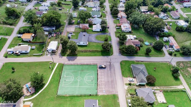 631 6th St, Newport, TN 37821