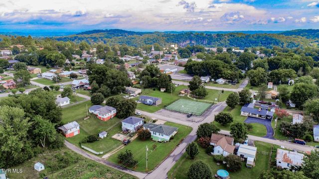 631 6th St, Newport, TN 37821