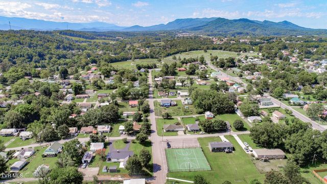 631 6th St, Newport, TN 37821