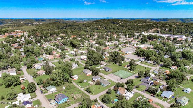 631 6th St, Newport, TN 37821