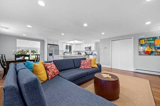 1093 Main St, Norwell, MA 02061