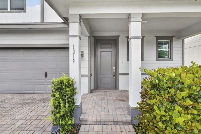 1319 Arrowhead Point Road, Loxahatchee, FL 33470