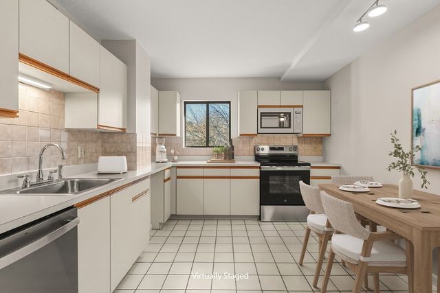 200 Locust St 302, Lynn, MA 01904