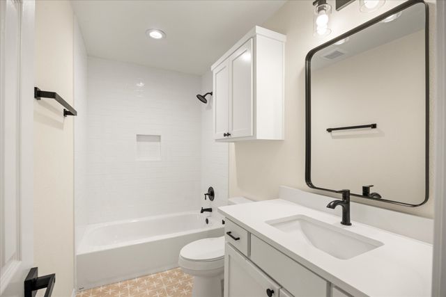 8906 Monticello Drive, Granbury, TX 76049