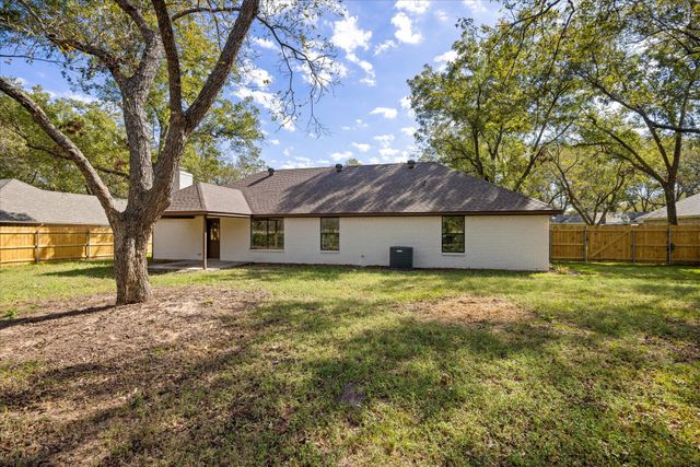 8906 Monticello Drive, Granbury, TX 76049