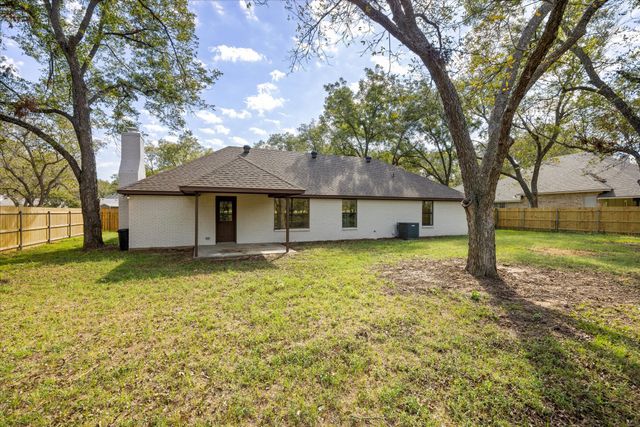 8906 Monticello Drive, Granbury, TX 76049