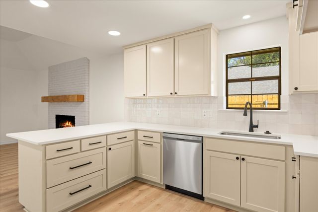 8906 Monticello Drive, Granbury, TX 76049