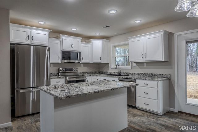 1100 Daytona Drive, Lebanon, MO 65536