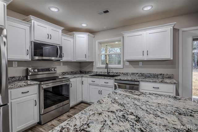 1100 Daytona Drive, Lebanon, MO 65536