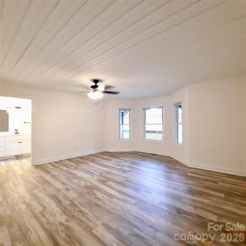 40 Brierfield Drive, Candler, NC 28715