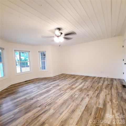 40 Brierfield Drive, Candler, NC 28715