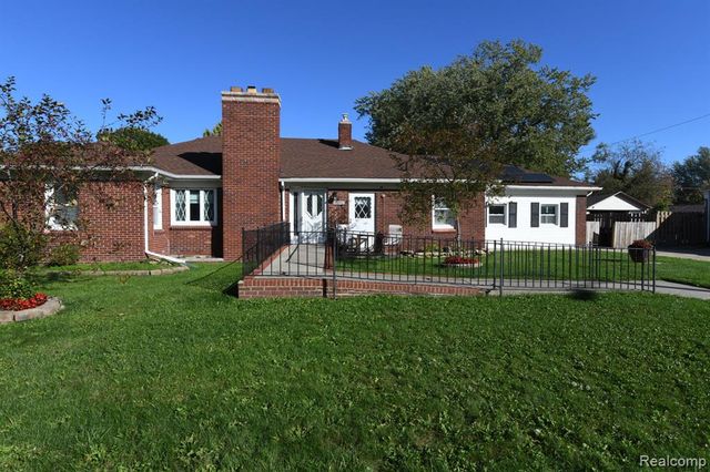 29800 Maison Street, Saint Clair Shores, MI 48082