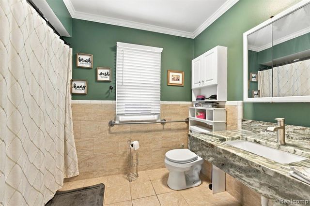 29800 Maison Street, Saint Clair Shores, MI 48082
