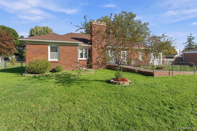 29800 Maison Street, Saint Clair Shores, MI 48082