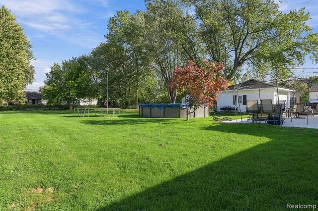 29800 Maison Street, Saint Clair Shores, MI 48082