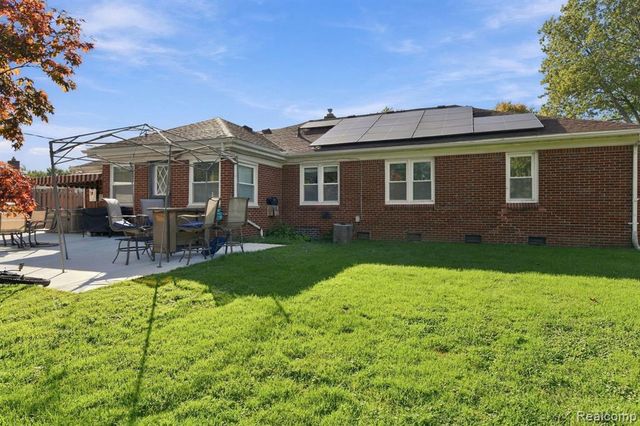 29800 Maison Street, Saint Clair Shores, MI 48082