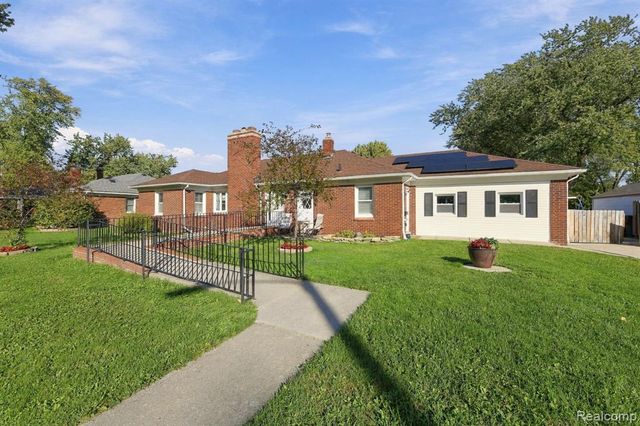 29800 Maison Street, Saint Clair Shores, MI 48082