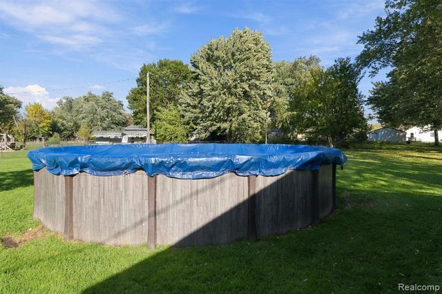 29800 Maison Street, Saint Clair Shores, MI 48082