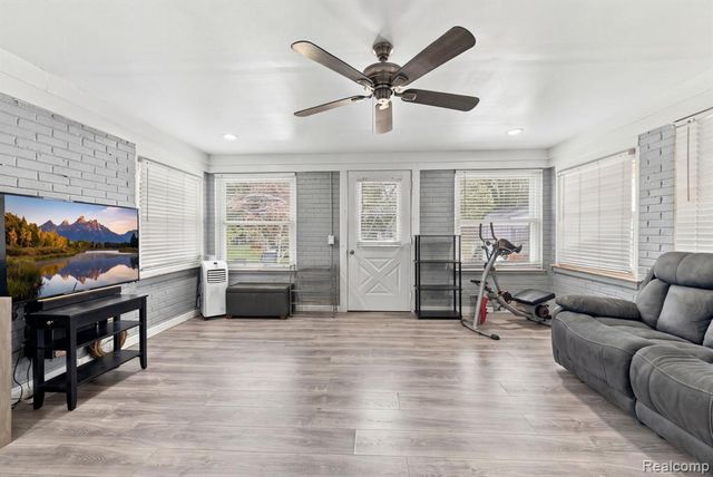 29800 Maison Street, Saint Clair Shores, MI 48082
