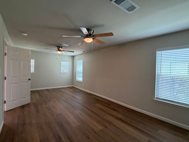6812 Lakeside Drive B, Lake Worth, TX 76135