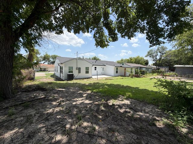 6812 Lakeside Drive B, Lake Worth, TX 76135