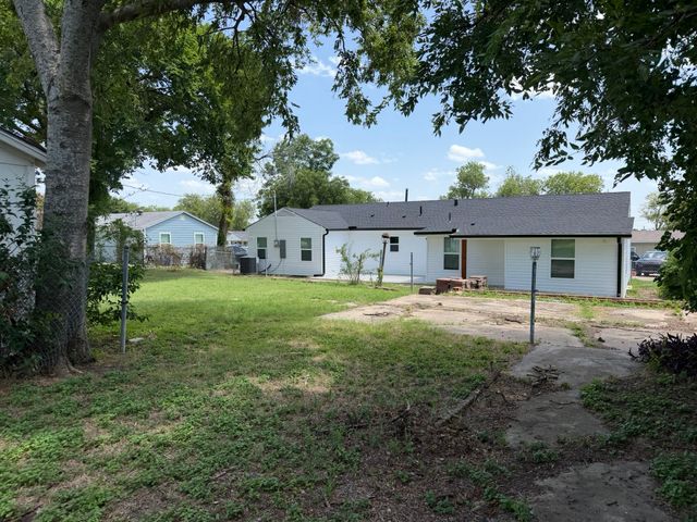 6812 Lakeside Drive B, Lake Worth, TX 76135