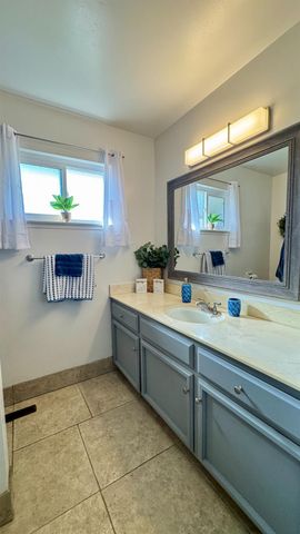 6919 N Rowell Avenue, Fresno, CA 93710