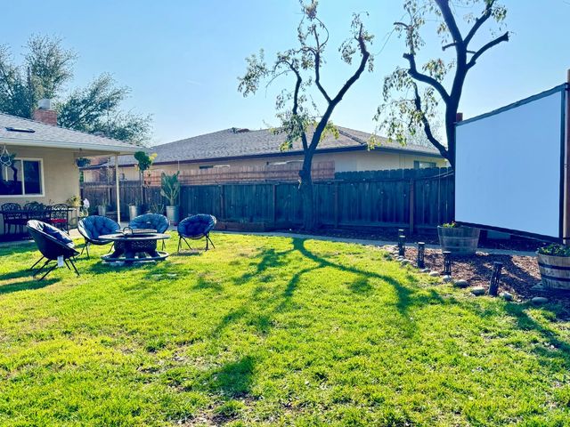 6919 N Rowell Avenue, Fresno, CA 93710