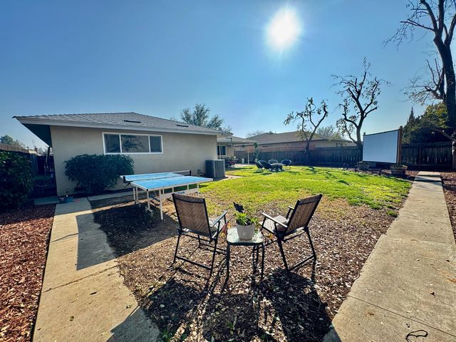 6919 N Rowell Avenue, Fresno, CA 93710