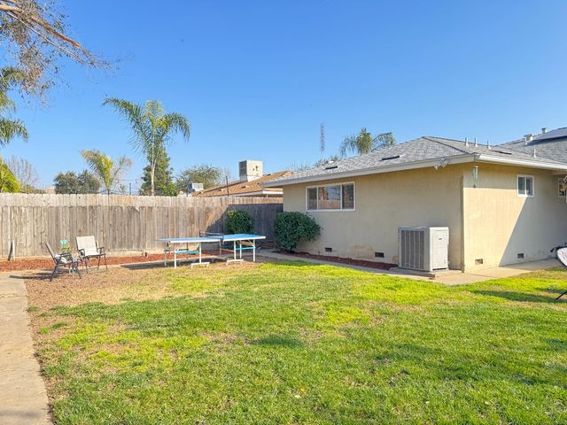 6919 N Rowell Avenue, Fresno, CA 93710