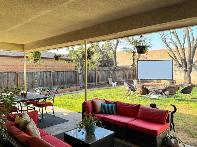 6919 N Rowell Avenue, Fresno, CA 93710