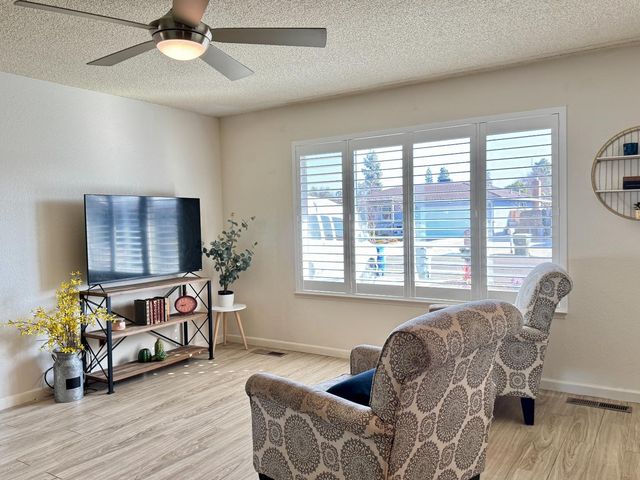 6919 N Rowell Avenue, Fresno, CA 93710