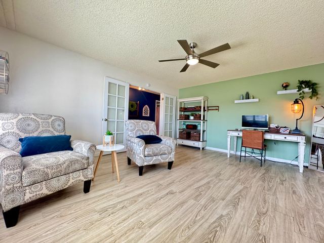 6919 N Rowell Avenue, Fresno, CA 93710