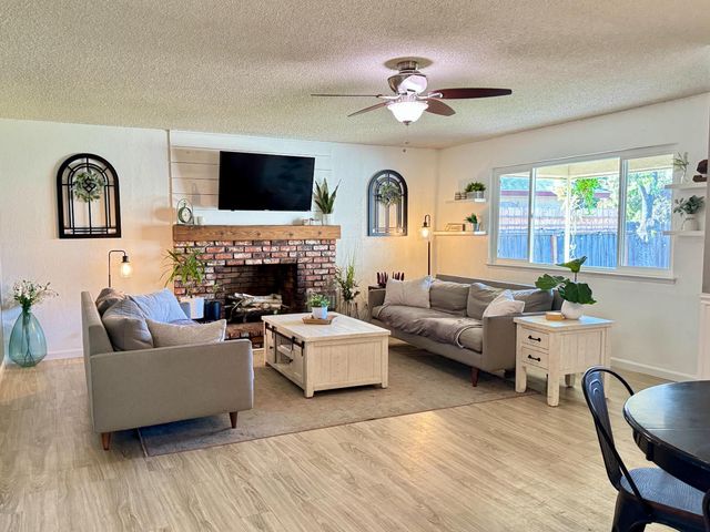 6919 N Rowell Avenue, Fresno, CA 93710