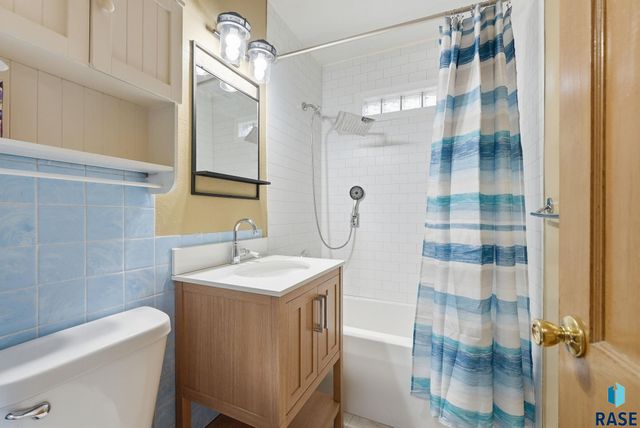 2117 W 15th St Street, Sioux Falls, SD 57104