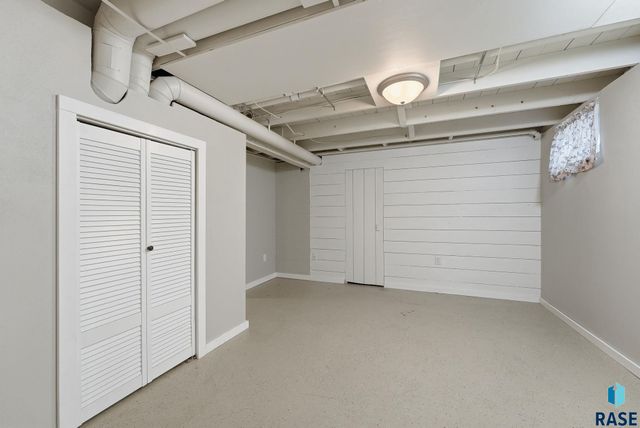 2117 W 15th St Street, Sioux Falls, SD 57104