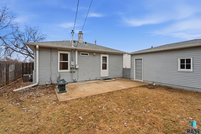 2117 W 15th St Street, Sioux Falls, SD 57104