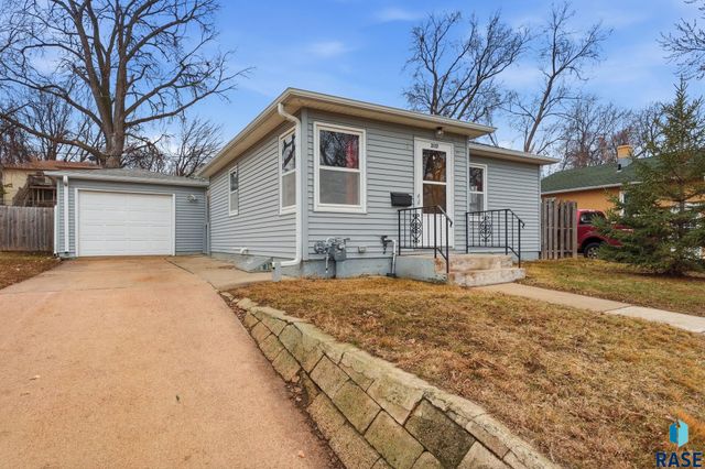 2117 W 15th St Street, Sioux Falls, SD 57104