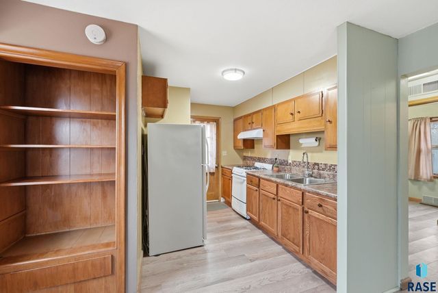 2117 W 15th St Street, Sioux Falls, SD 57104