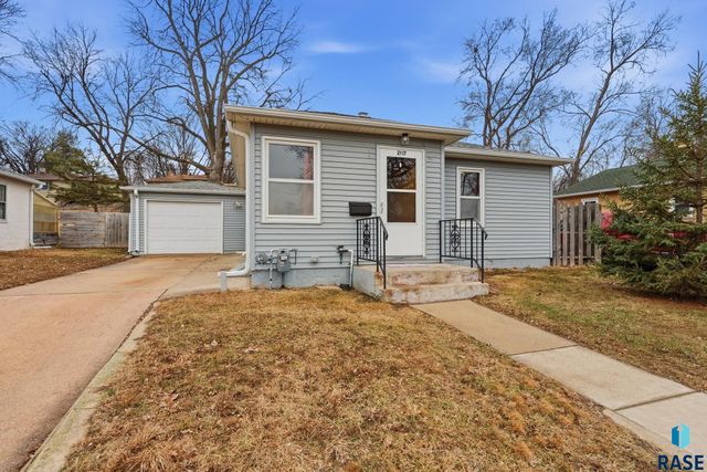 2117 W 15th St Street, Sioux Falls, SD 57104