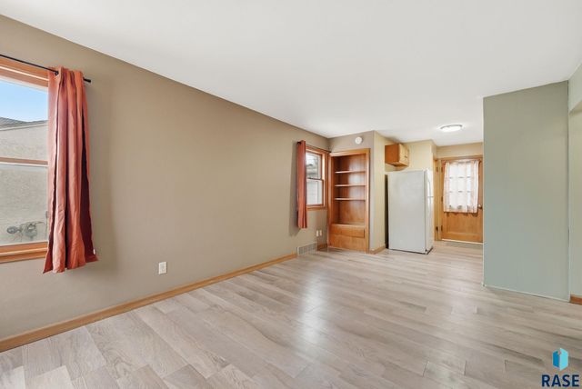 2117 W 15th St Street, Sioux Falls, SD 57104