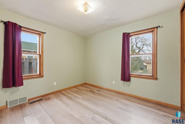 2117 W 15th St Street, Sioux Falls, SD 57104